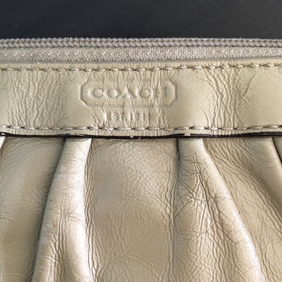 Mini cream Coach brand party clutch any occasion - Picture 3 of 6